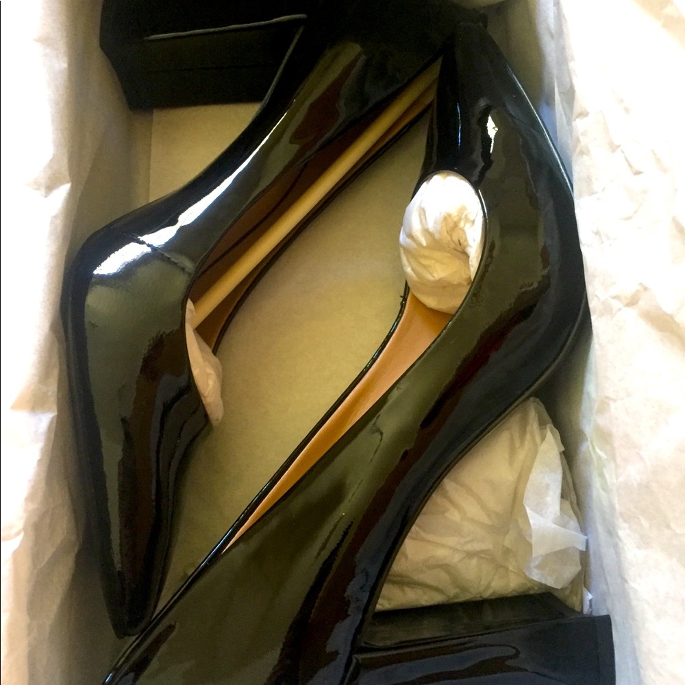 Banana republic black pointy blo patent leather